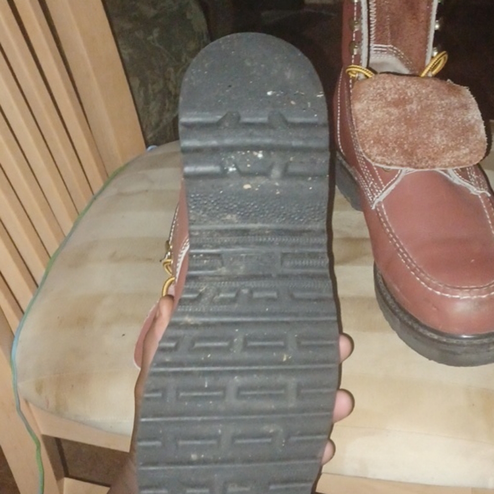 Shoe - Picture 2 of 3